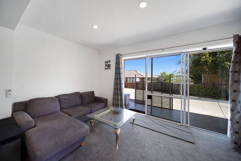Photo of property in 2/89 Takutai Avenue, Half Moon Bay, Auckland, 2012
