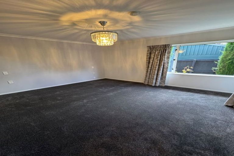 Photo of property in 2/281 Memorial Avenue, Burnside, Christchurch, 8053