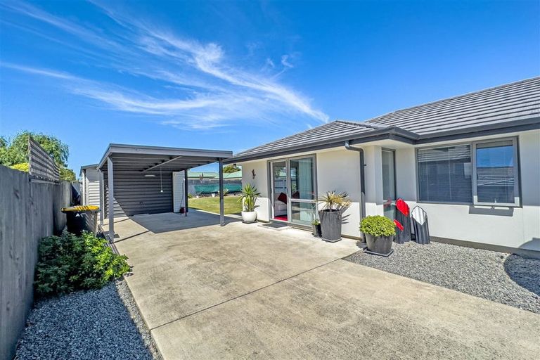 Photo of property in 39 Vivian Street, Burwood, Christchurch, 8083