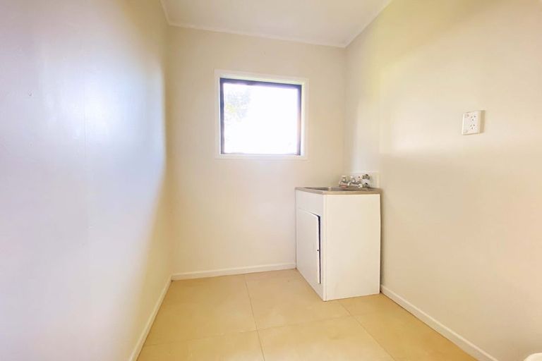 Photo of property in 9 Kopu Place, Clendon Park, Auckland, 2103