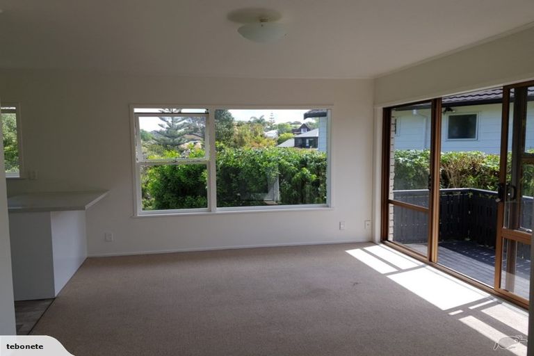 Photo of property in 2/20 Glamorgan Drive, Torbay, Auckland, 0630