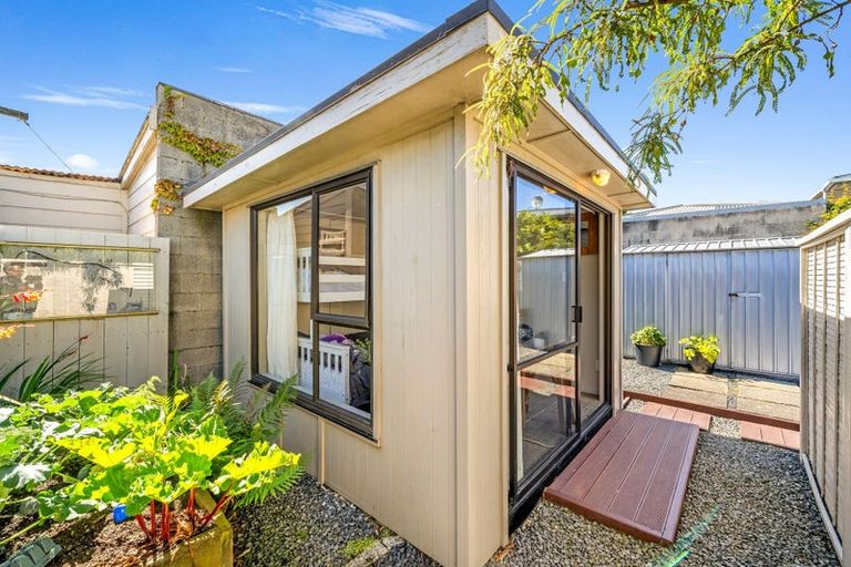 Photo of property in 8 Hargest Crescent, Saint Kilda, Dunedin, 9012