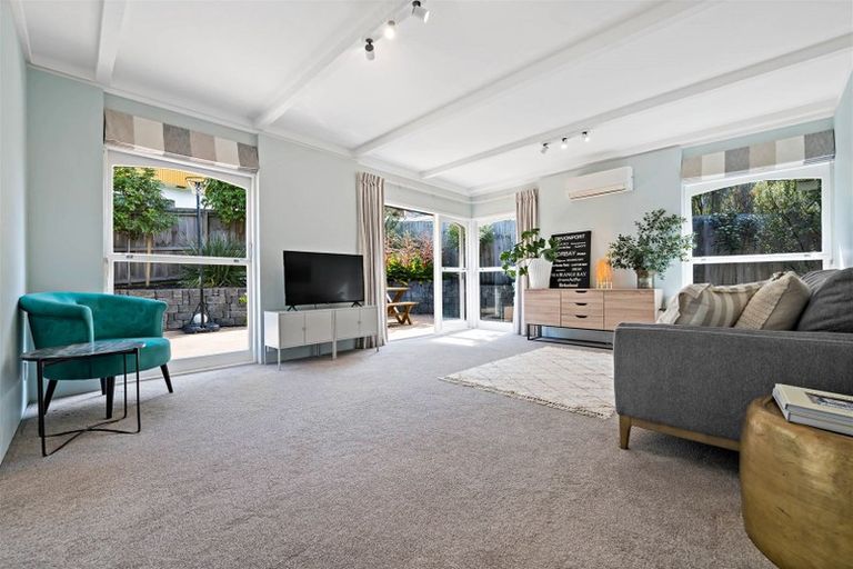 Photo of property in 1 Riviera Place, Hauraki, Auckland, 0622