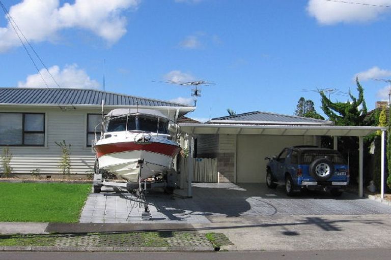 Photo of property in 44 Dale Crescent, Pakuranga, Auckland, 2010
