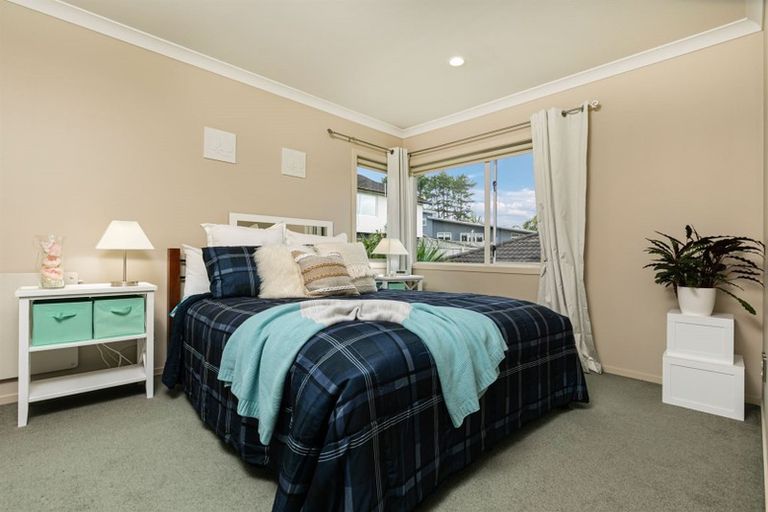 Photo of property in 28 Admirals Court Drive, Greenhithe, Auckland, 0632
