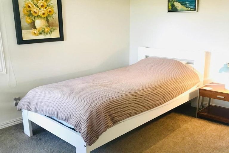 Photo of property in 23a Bournemouth Terrace, Murrays Bay, Auckland, 0630