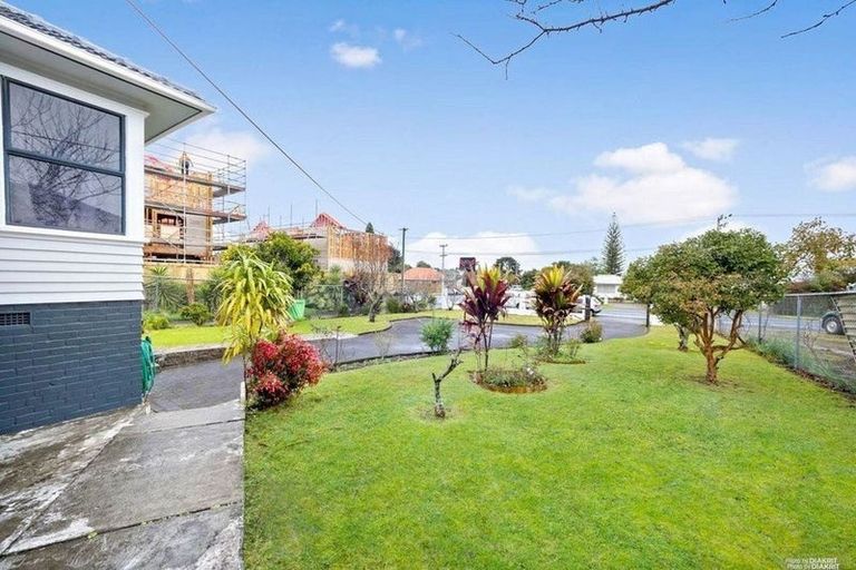 Photo of property in 61 Taikata Road, Te Atatu Peninsula, Auckland, 0610