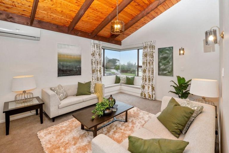 Photo of property in 9 Moxham Grove, Massey, Auckland, 0614