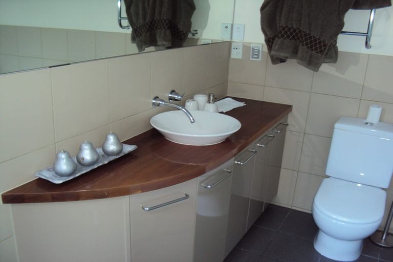 Photo of property in 114 The Esplanade, Houghton Bay, Wellington, 6023