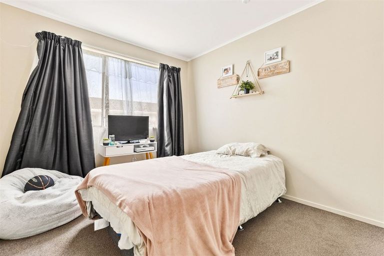 Photo of property in 337 Swanson Road, Ranui, Auckland, 0612