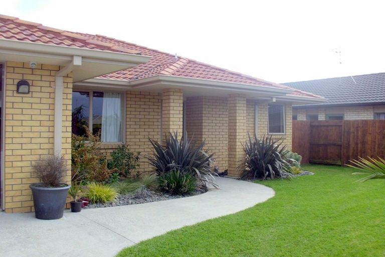 Photo of property in 16 Grabella Place, Papamoa Beach, Papamoa, 3118