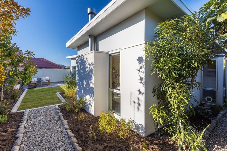 Photo of property in 11 Linkwater Way, Parklands, Christchurch, 8083