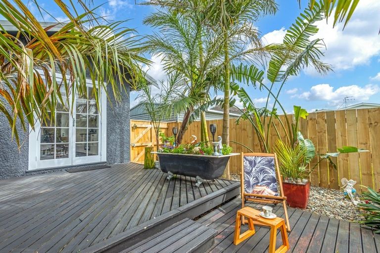 Photo of property in 37 Burns Avenue, Takaro, Palmerston North, 4412