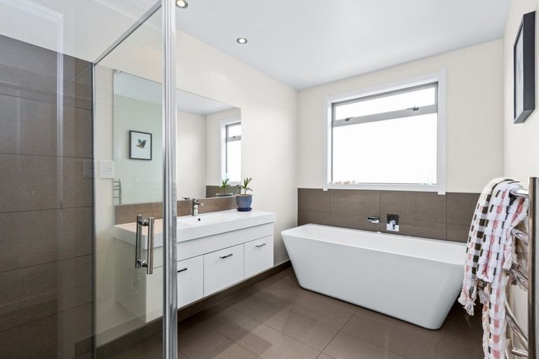 Photo of property in 147 Arataki Road, Havelock North, 4130