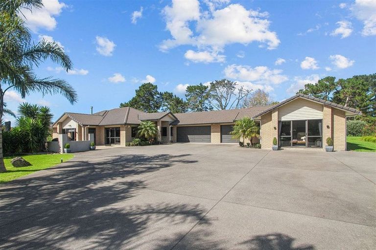 Photo of property in 8 Millbrook Drive, Waiuku, 2683