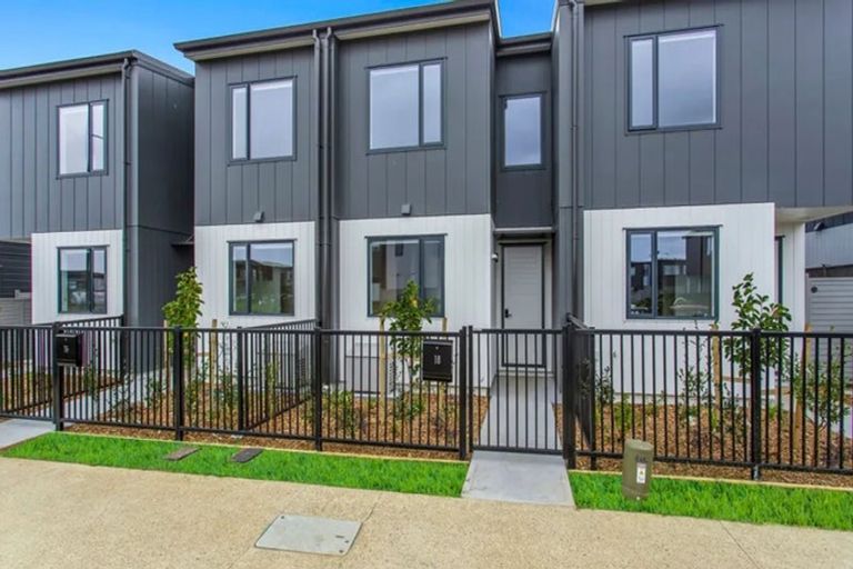 Photo of property in 24 Park Green Avenue, Rosehill, Papakura, 2113