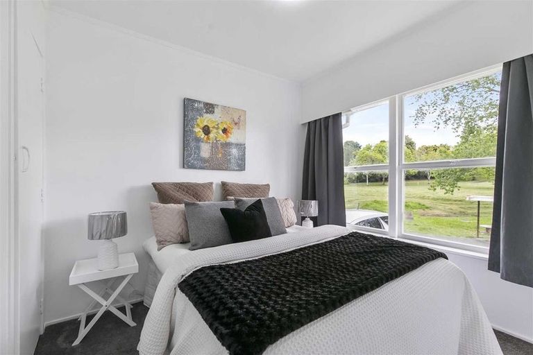Photo of property in 2/16 Diana Drive, Glenfield, Auckland, 0627