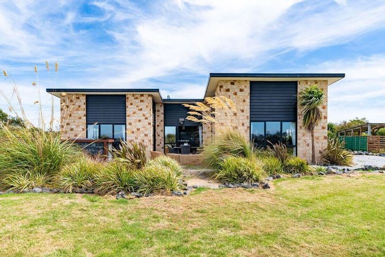 Photo of property in 25 Tunnel Beach Road, Blackhead, Dunedin, 9076