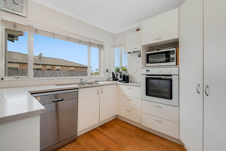 Photo of property in 18 Chesterfield Way, Orewa, 0931