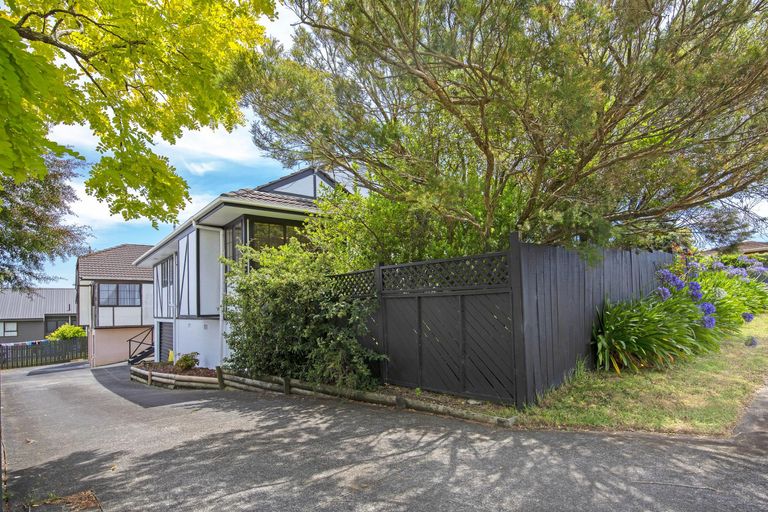 Photo of property in 1/133 Botany Road, Botany Downs, Auckland, 2010