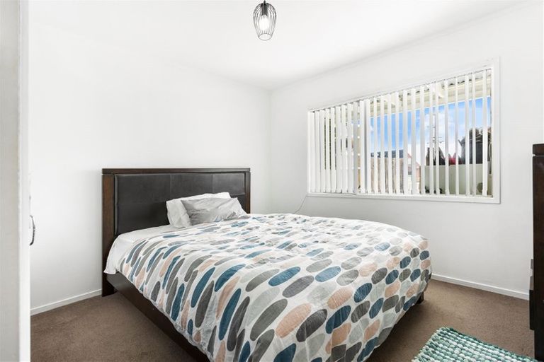 Photo of property in 1/323 Triangle Road, Massey, Auckland, 0614