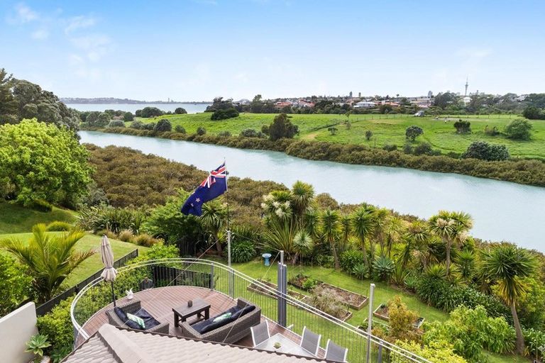 Photo of property in 8 Lister Street, Point Chevalier, Auckland, 1022