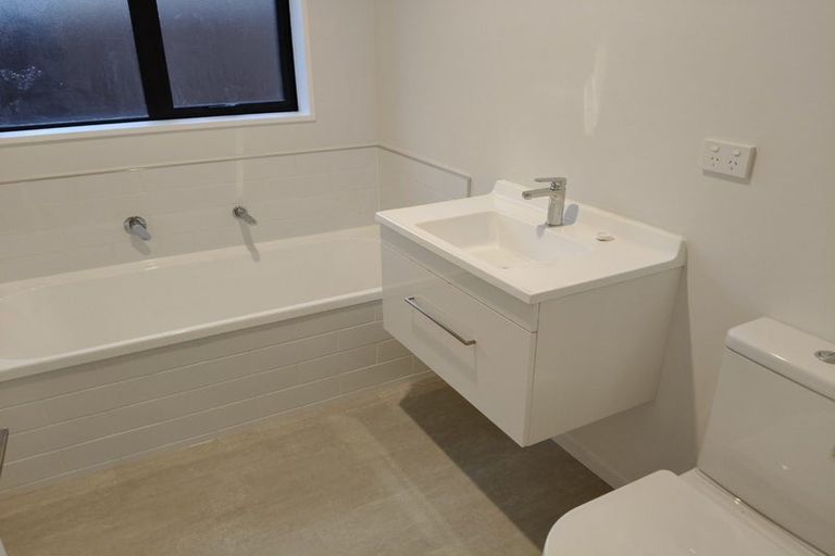 Photo of property in 18 Crossley Avenue, Woodend, 7610