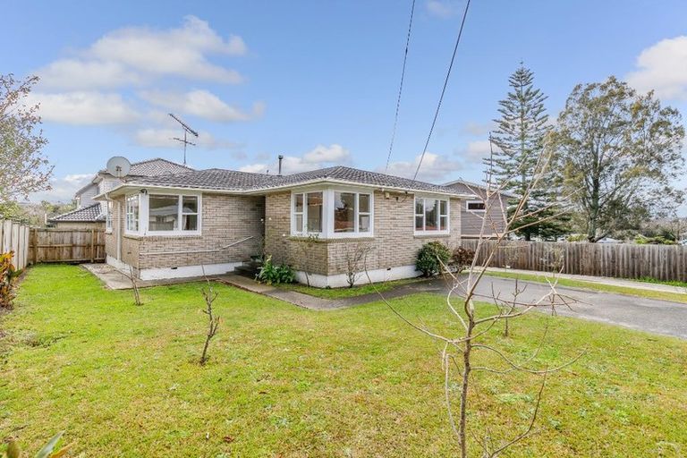 Photo of property in 22 Cron Avenue, Te Atatu South, Auckland, 0610