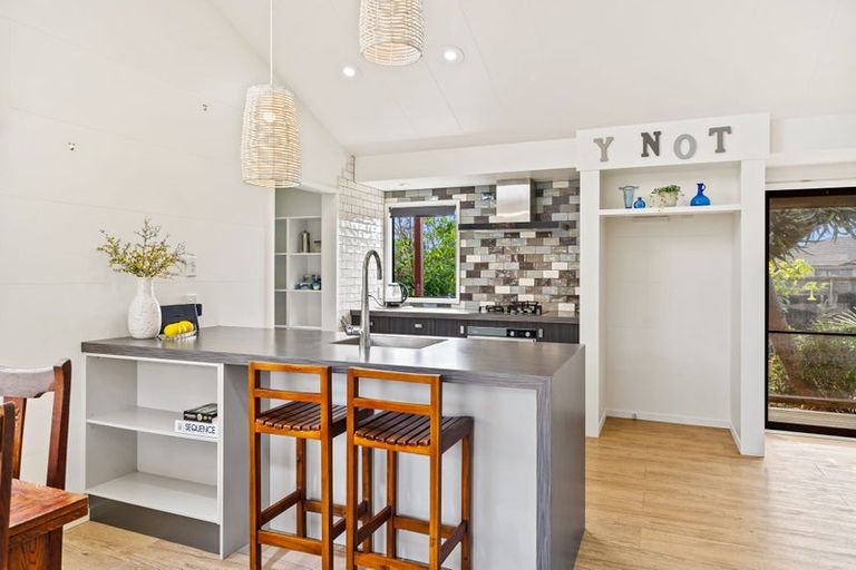 Photo of property in 13 Ferry Road, Waipu, 0510