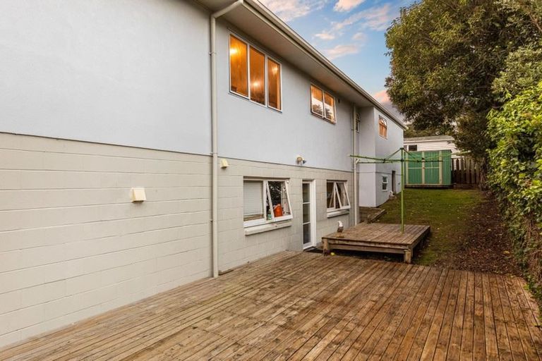 Photo of property in 10 Tamahere Drive, Glenfield, Auckland, 0629