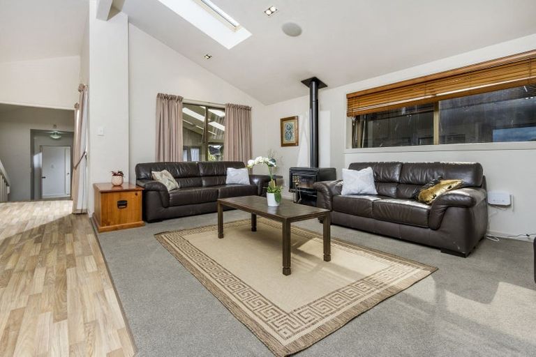 Photo of property in 1 Busbridge Place, Hillcrest, Auckland, 0627