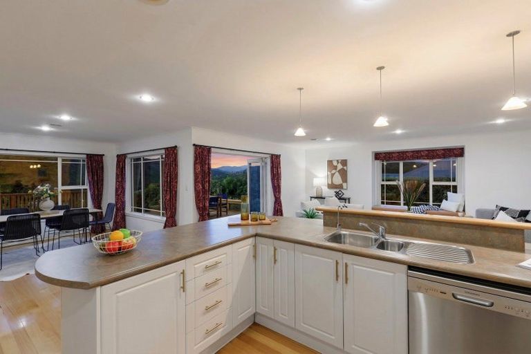 Photo of property in 85 Emerald Hill Drive, Birchville, Upper Hutt, 5018
