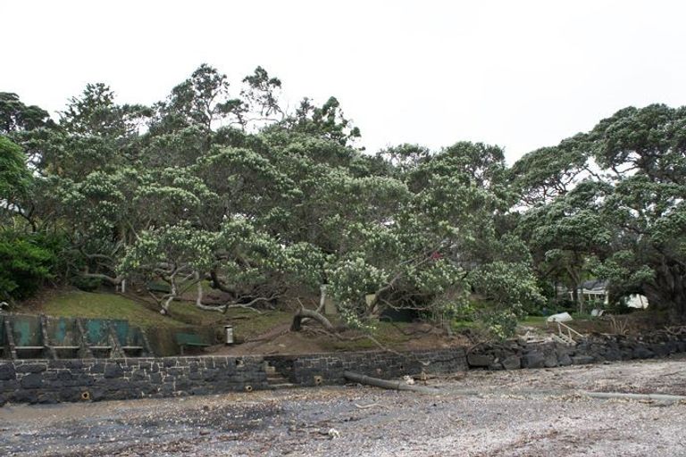 Photo of property in 3/23a Gladstone Road, Northcote, Auckland, 0627