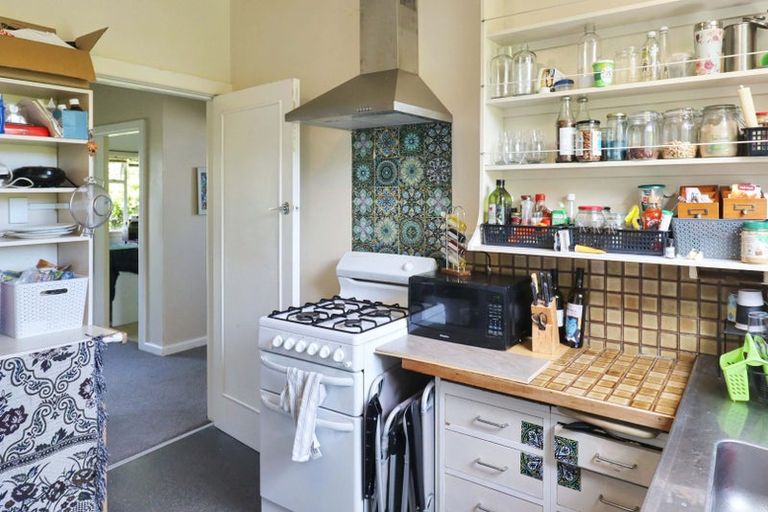 Photo of property in 140 The Ridgeway, Mornington, Wellington, 6021