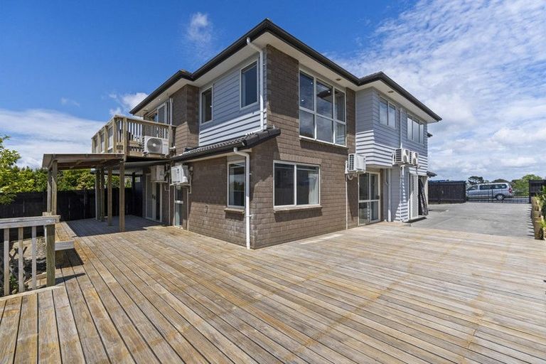 Photo of property in 627a Glenfield Road, Totara Vale, Auckland, 0629