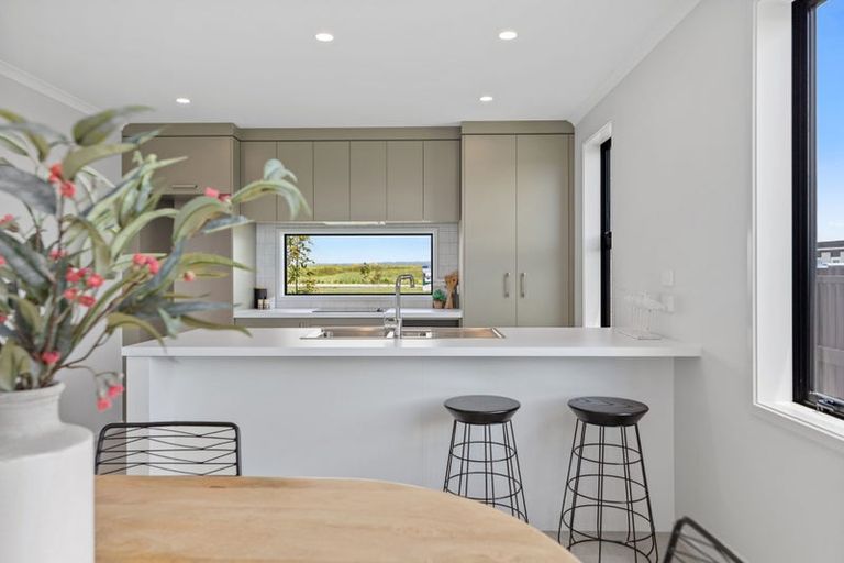 Photo of property in 65 Empire Crescent, Papamoa, 3118