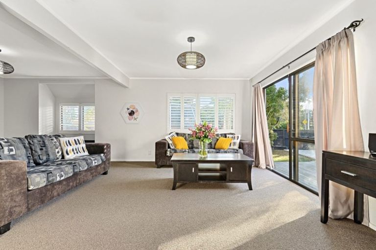 Photo of property in 223 Walter Strevens Drive, Conifer Grove, Takanini, 2112