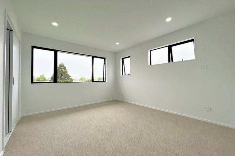 Photo of property in 35 Eileen Newey Place, Henderson, Auckland, 0612