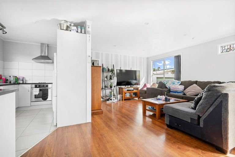Photo of property in 8 Frostbite Place, Ranui, Auckland, 0612