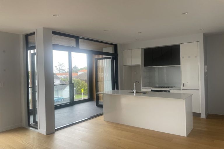 Photo of property in Frank Sargeson Apts, 201/74 Anzac Street, Takapuna, Auckland, 0622