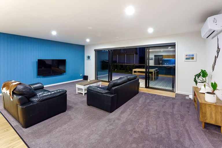 Photo of property in 1 Arapipi Way, Peka Peka, Waikanae, 5391