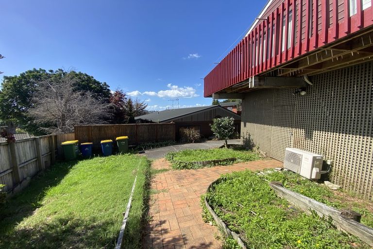 Photo of property in 1/76 Target Road, Totara Vale, Auckland, 0629