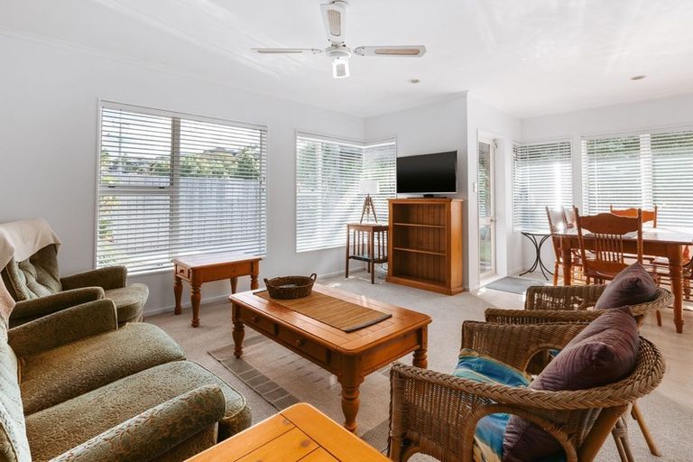 Photo of property in 4 Beach Grove, Omokoroa, 3114