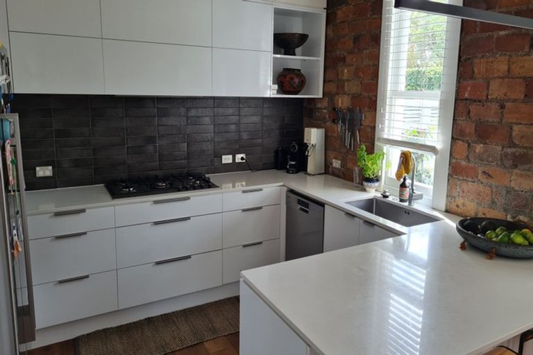 Photo of property in 16 Rossgrove Terrace, Mount Albert, Auckland, 1025