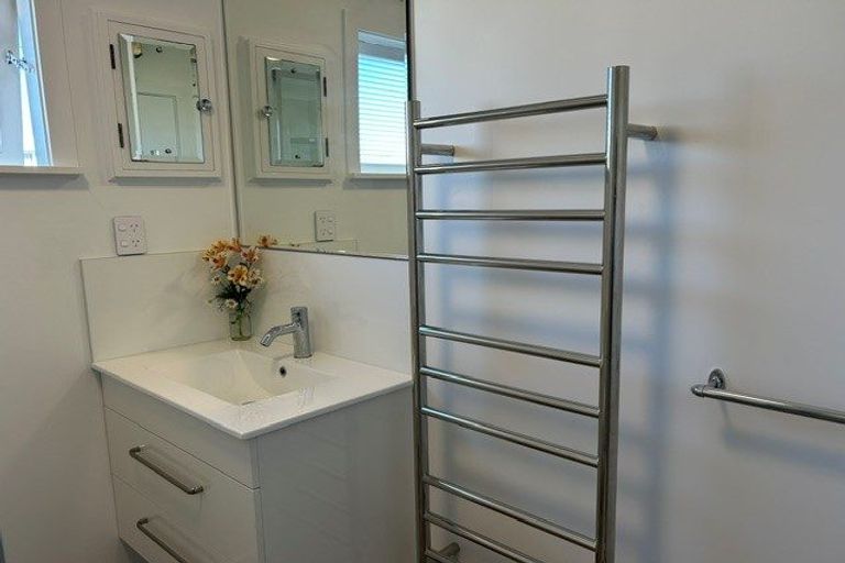 Photo of property in 18 Saulbrey Grove, Woburn, Lower Hutt, 5010