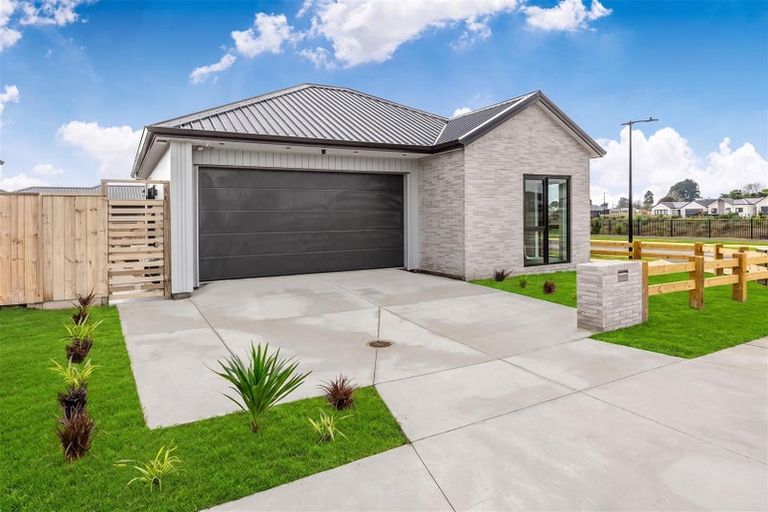 Photo of property in 8 Arahi Road, Clevedon, 2582
