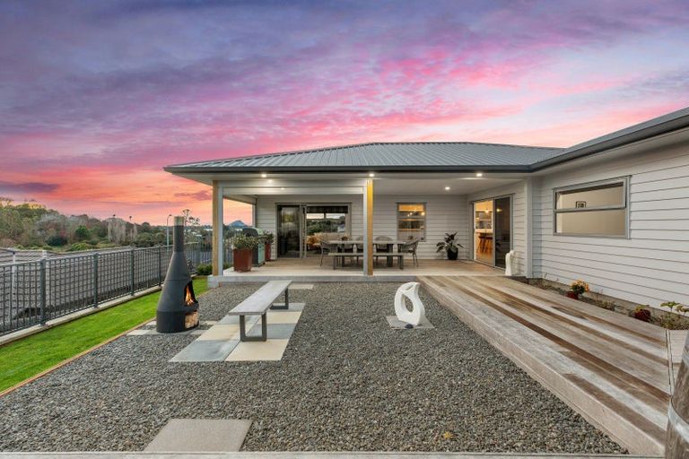 Photo of property in 111 Oteki Park Drive, Welcome Bay, Tauranga, 3112