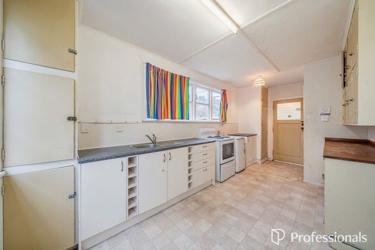 Photo of property in 35 Farmer Crescent, Taita, Lower Hutt, 5011