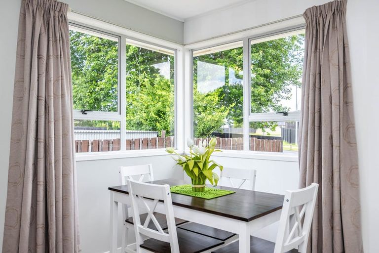 Photo of property in 35 Karen Crescent, Dinsdale, Hamilton, 3204