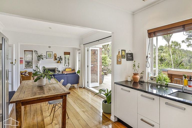 Photo of property in 46 Otitori Bay Road, Titirangi, Auckland, 0604